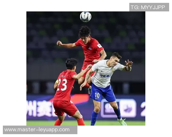 广州体育馆激情四溢足球赛即将开幕球迷热情期待精彩对决