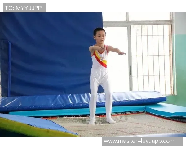 扬州五人足球热潮兴起球迷热情高涨赛事精彩纷呈 扬州五人足球热潮兴起球迷热情高涨赛事精彩纷呈